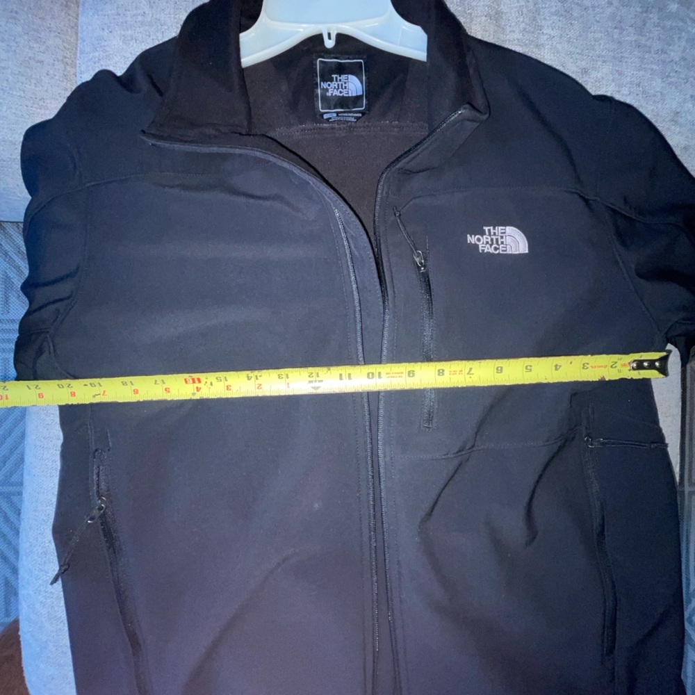 The North Face Men's Performance soft shell Jacket in Black - Picture 4 of 5